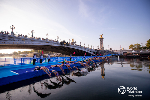 Paris Testevent 2023 Start Damen (© World Triathlon / Zaferes)