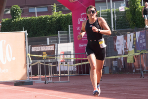 Bader Daniela läuft beim Bregenz Triathlon zum Landesmeistertitel 2022 (© privat)